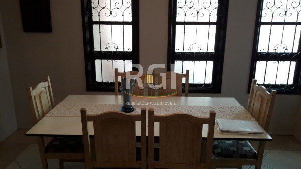Casa para Venda - 190m², 3 dormitórios, sendo 1 suites, 2 vagas - Cavalhada