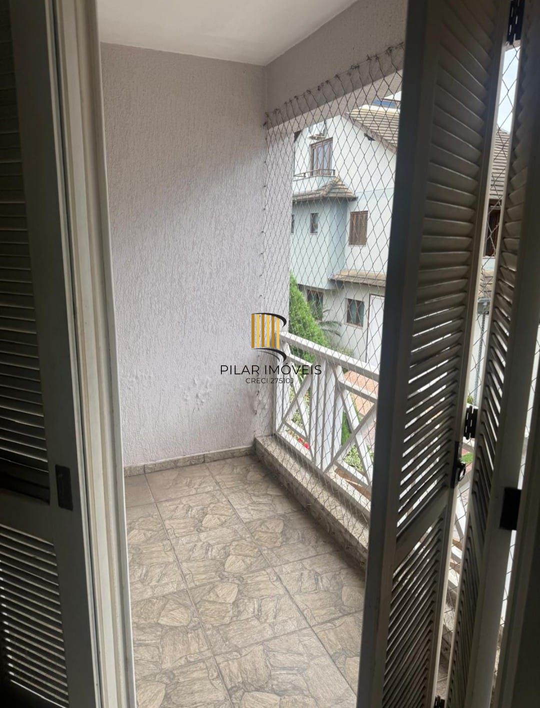 Maravilhosa Residência em condomínio com 4 dormitórios sendo 1 suíte.