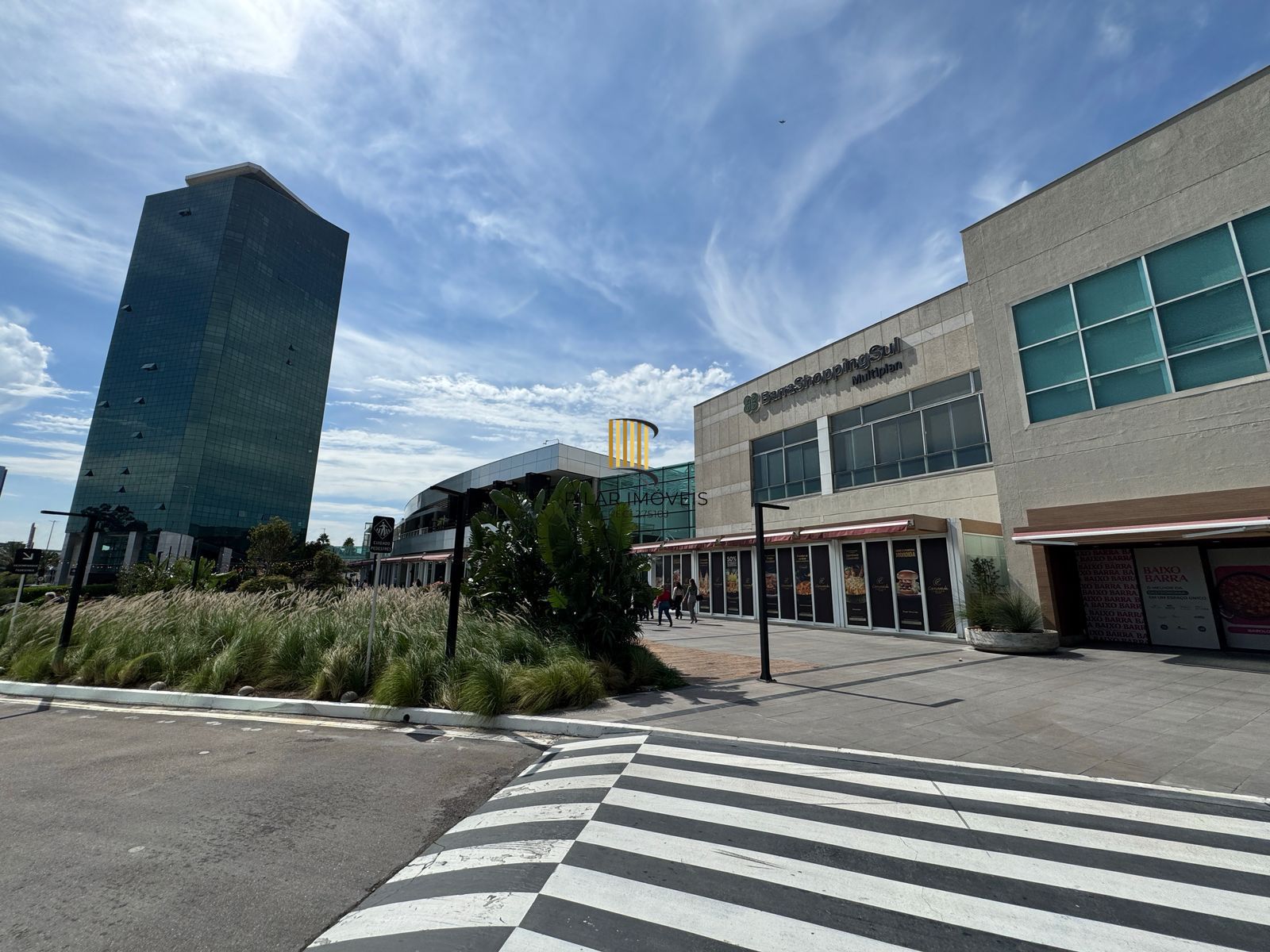 sala comercial finamente mobiliada