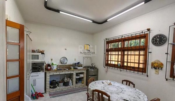 Casa em Porto Alegre, no bairro Cavalhada, com 5 dormitório(s), e 5 banheiros, à