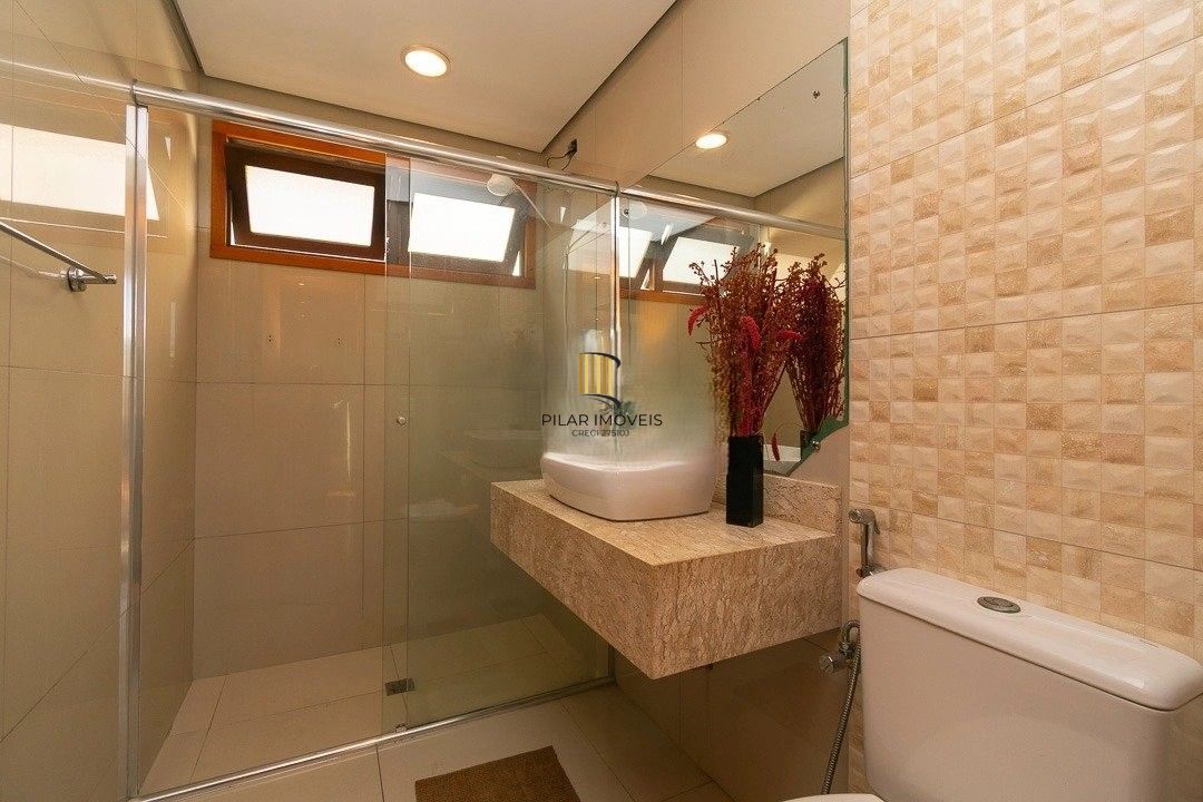 Cobertura ensolarada no coração de Petrópolis — 2 (ou 3) dormitórios + 1 vaga escriturada