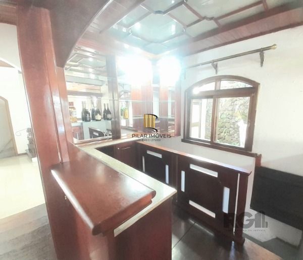 Casa Comercial em Porto Alegre, no bairro Tristeza, à venda.