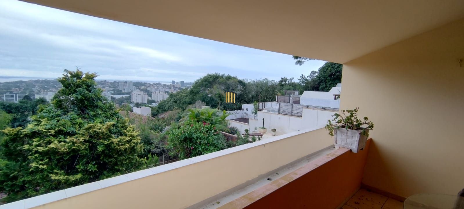 Casa Residencial com vista incrível para o Rio Guaíba no bairro Vila Conceição.