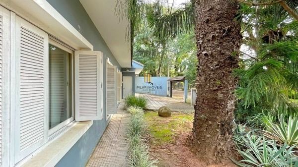 Casa em Porto Alegre, no bairro Ipanema, e 0 banheiros, à venda.