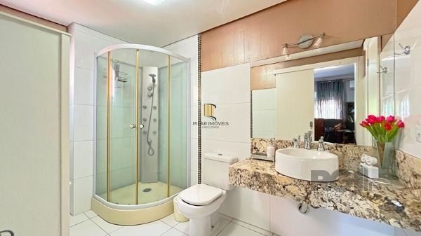 Casa em Porto Alegre, no bairro Aberta dos Morros, com 3 dormitório(s), e 3 banh