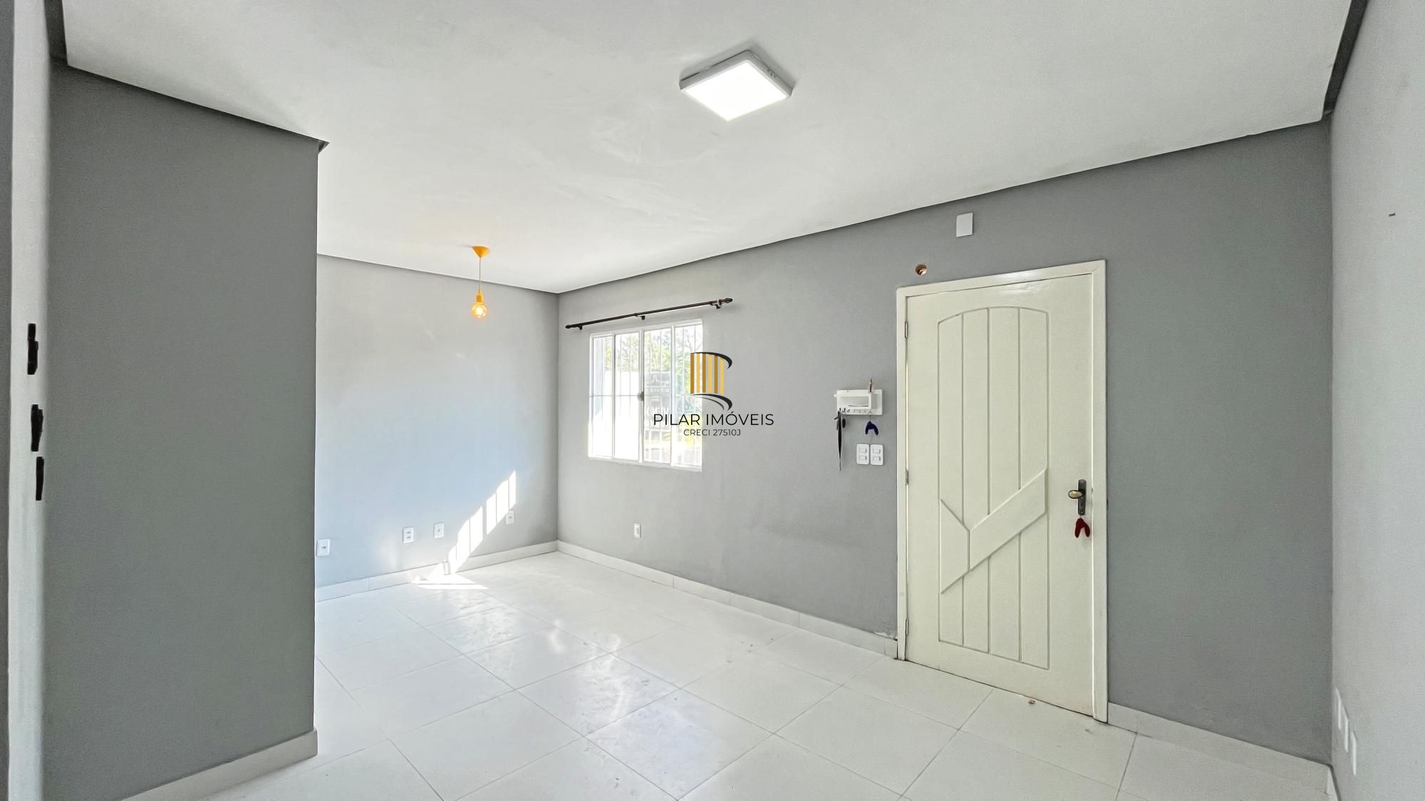 Casa para Venda - 70m², 2 dormitórios, 2 vagas - Hípica