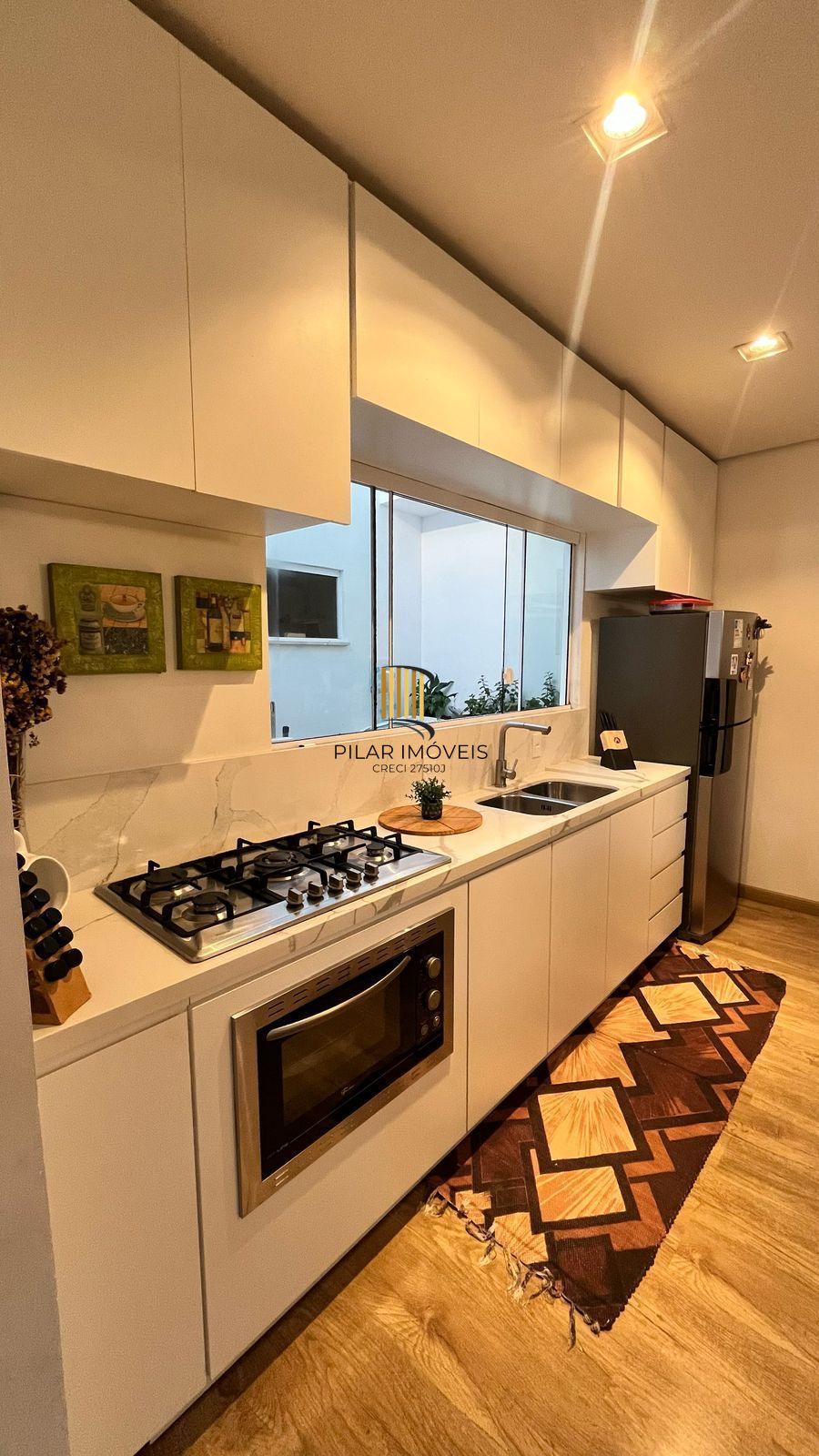 Vendo prédio comercial com 01 loja e 02 apartamentos. Excelente para investiment