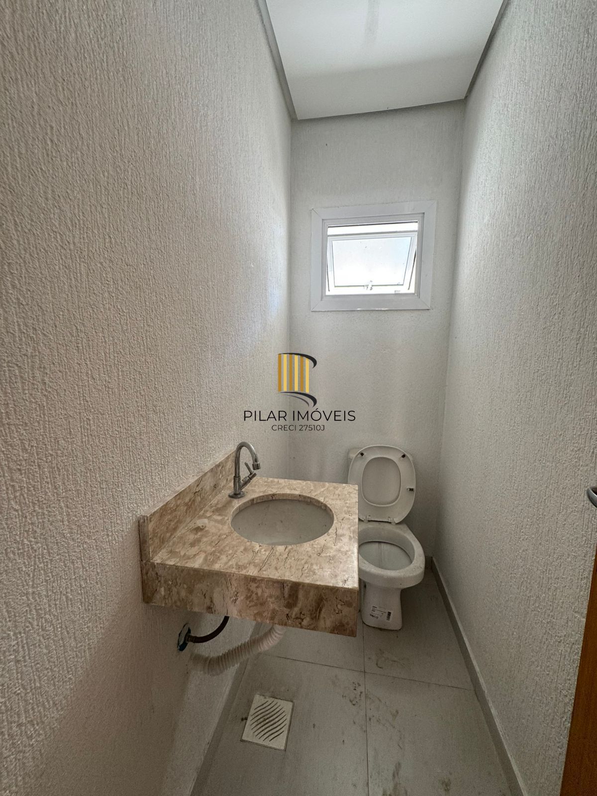 Residência com 3 suítes no Caminhos do Sol.