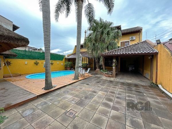Casa em Porto Alegre, no bairro Guarujá, com 3 dormitório(s), e 3 banheiros, à v - Pilar Imóveis