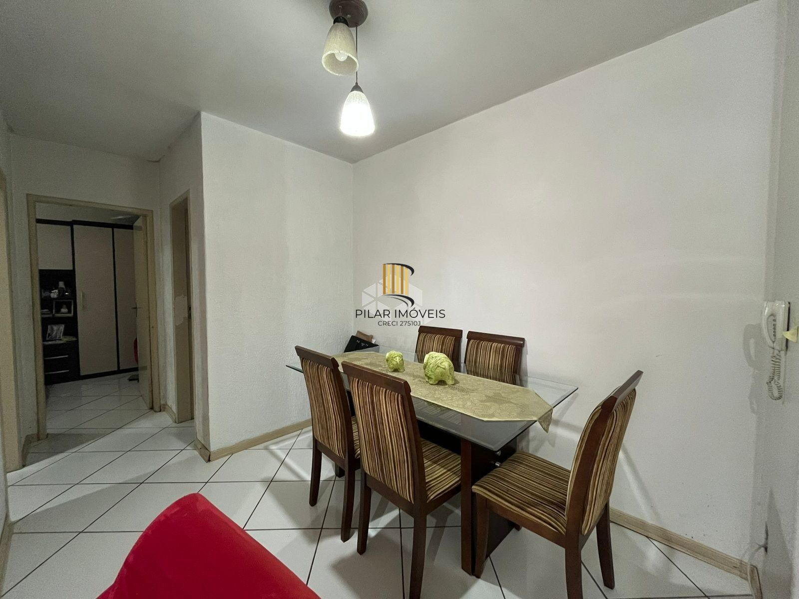 Apartamento 2 dormitórios, perto de todos recursos do bairro.