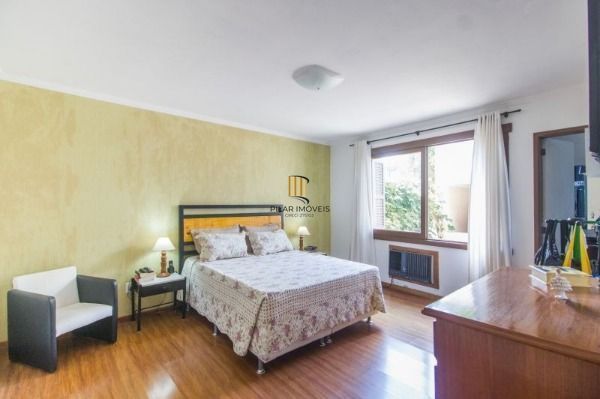 Casa para Venda - 300m², 4 dormitórios, sendo 1 suites, 8 vagas - Imperial Parqu