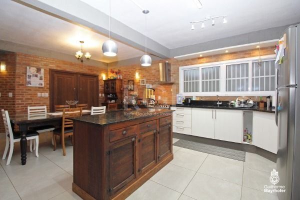 Casa para Venda - 1700m², 3 dormitórios, sendo 1 suites, 2 vagas - Vila Nova