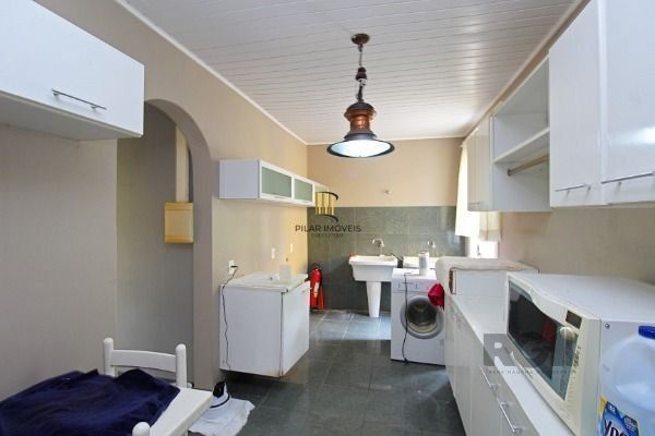 Casa em Porto Alegre, no bairro Pedra Redonda, com 7 dormitório(s), e 7 banheiro