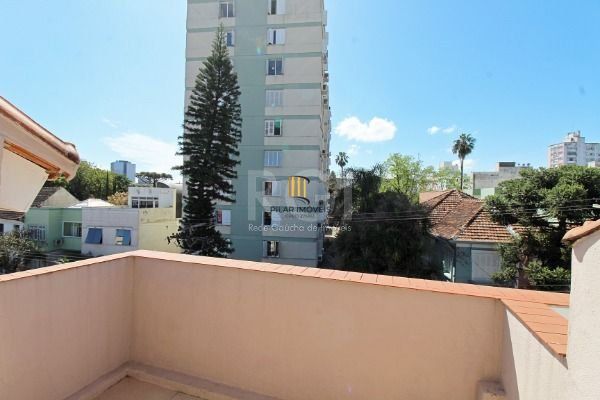 Casa para Venda - 154m², 2 dormitórios, sendo 1 suites, 2 vagas - Cidade Baixa