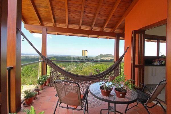 Casa Condominio em Porto Alegre, no bairro Glória, com 3 dormitório(s), e 3 banh