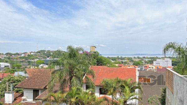 Casa em Porto Alegre, no bairro Ipanema, com 3 dormitório(s), à venda.
