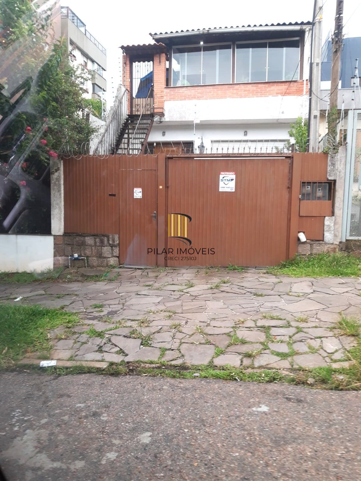 Sobrado no Menino Deus com 3D,  garagem para 2 carros e piscina. - Pilar Imóveis