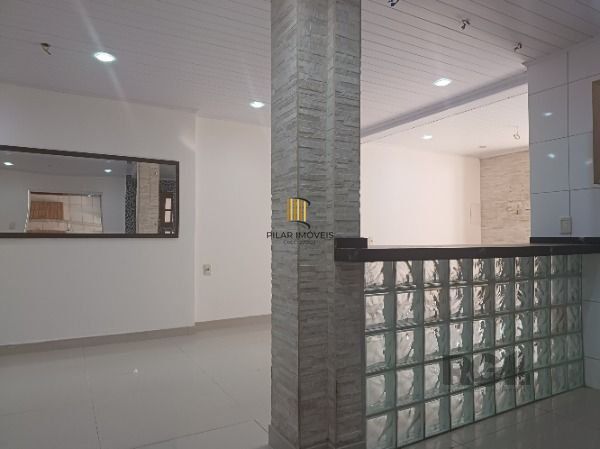 Casa em Porto Alegre, no bairro Restinga, com 4 dormitório(s), e 4 banheiros, à 