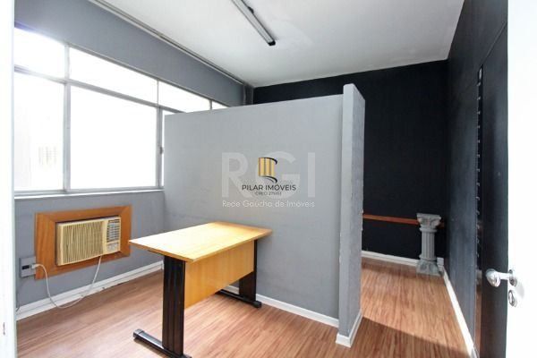 Conjunto/Sala em Porto Alegre, no bairro Centro Histórico, à venda.