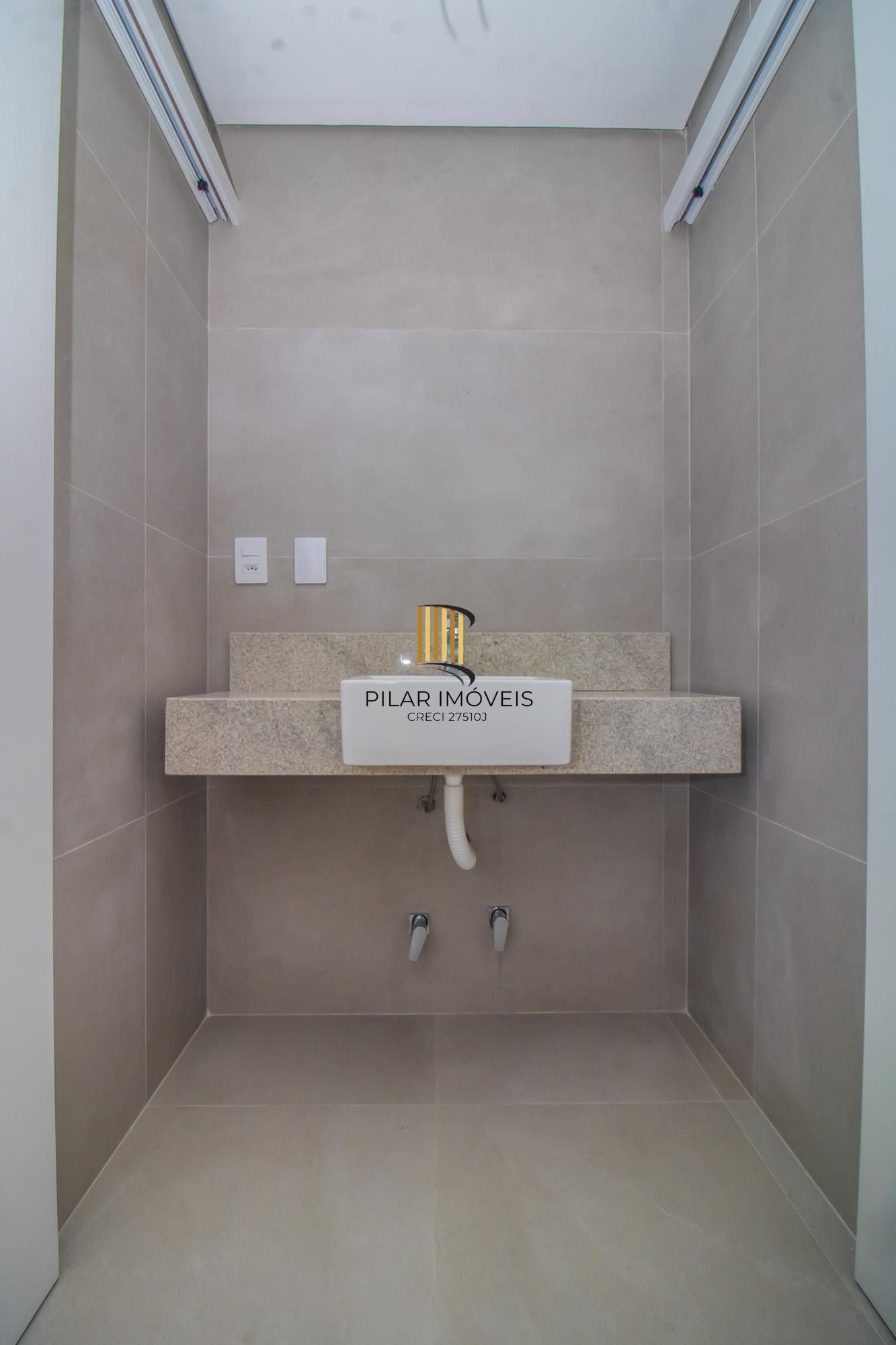 APARTAMENTO DUPLEX - 177m², 3 dormitórios, sendo 3 suites, Menino Deus