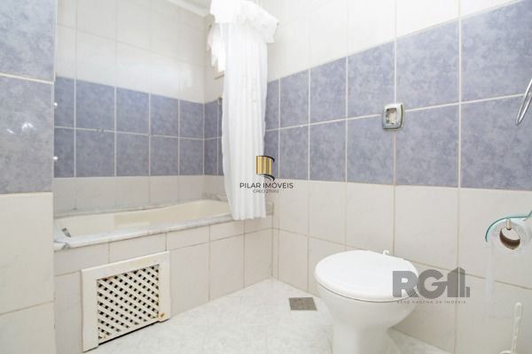 Casa Condominio em Porto Alegre, no bairro Guarujá, com 3 dormitório(s), e 3 ban