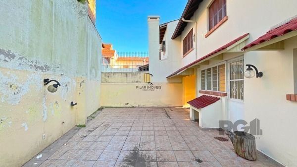 Casa para Venda - 320m², 3 dormitórios, sendo 1 suites, 3 vagas - Altos Do Ipê