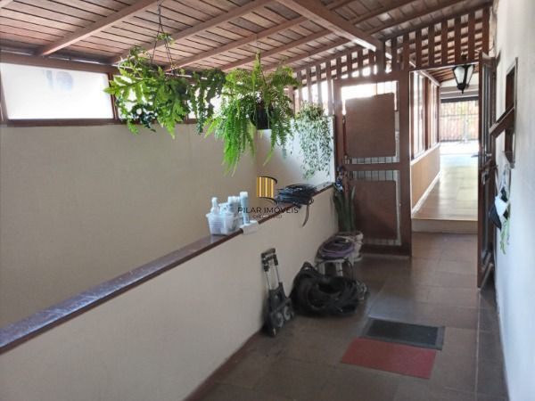 Casa para Venda - 228m², 4 dormitórios, sendo 2 suites, 3 vagas - Medianeira