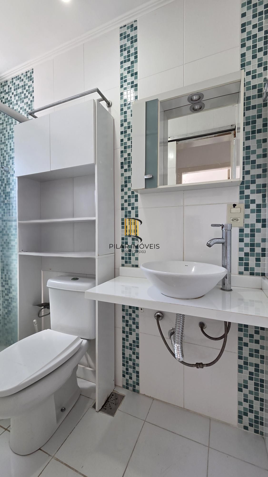 Cobertura duplex com 2 dormitórios e 1 vaga de garagem no bairro Menino Deus – 108,7 m² privativos