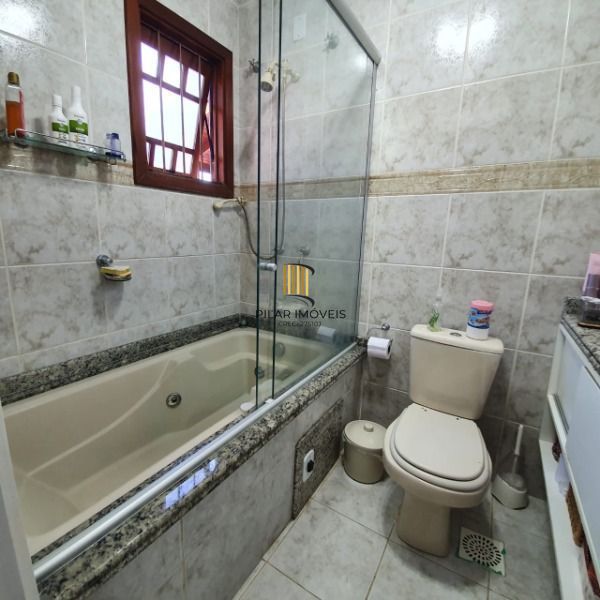 Residência c/ 185m², 3 dormitórios, sendo 1 suites, 2 vagas - Bahamas