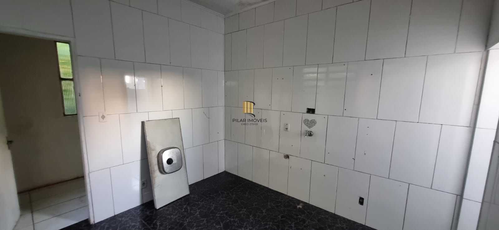 Ótimo terreno com casa em localização privilegiada no bairro.