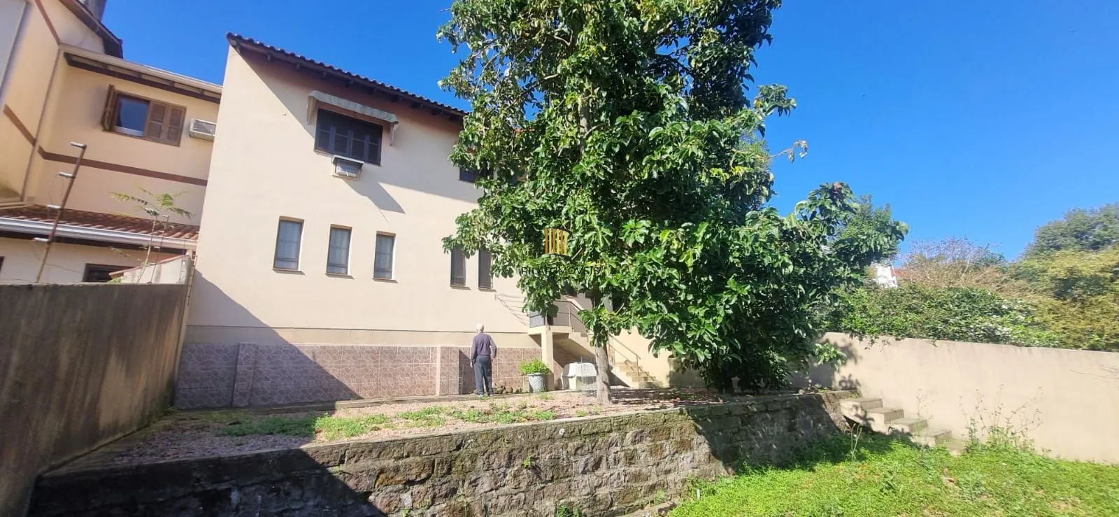 Ótima Residência com 3 dormitórios sendo 1suíte, no Bairro Ipanema.