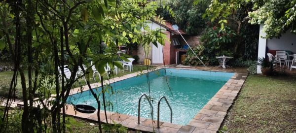 Casa em Porto Alegre, no bairro Jardim Isabel, com 5 dormitório(s), e 5 banheiro