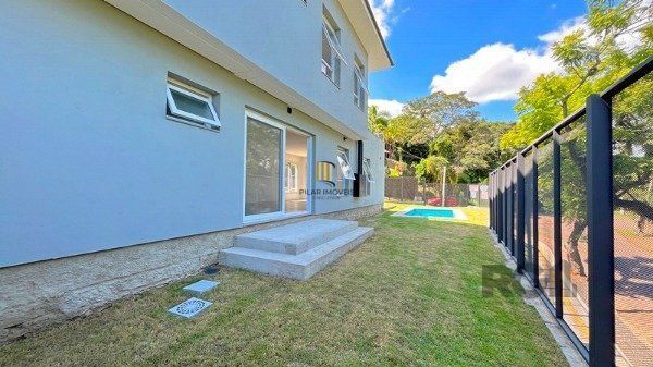 Casa em Porto Alegre, no bairro Jardim Isabel, com 3 dormitório(s), e 3 banheiro