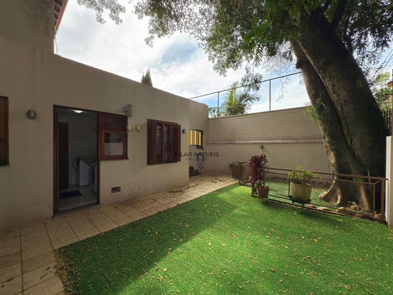 Linda Residência com 3 dormitórios sendo 1 suíte no Jardim Isabel.