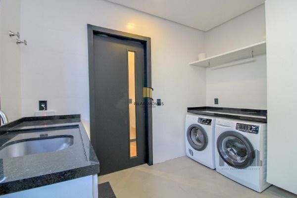 Casa em Condominio no Terra Ville, com 4 dormitório(s), e 4 suítes, à venda.