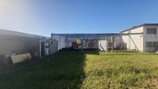 Casa em Porto Alegre, no bairro Vila Nova, com 3 dormitório(s)