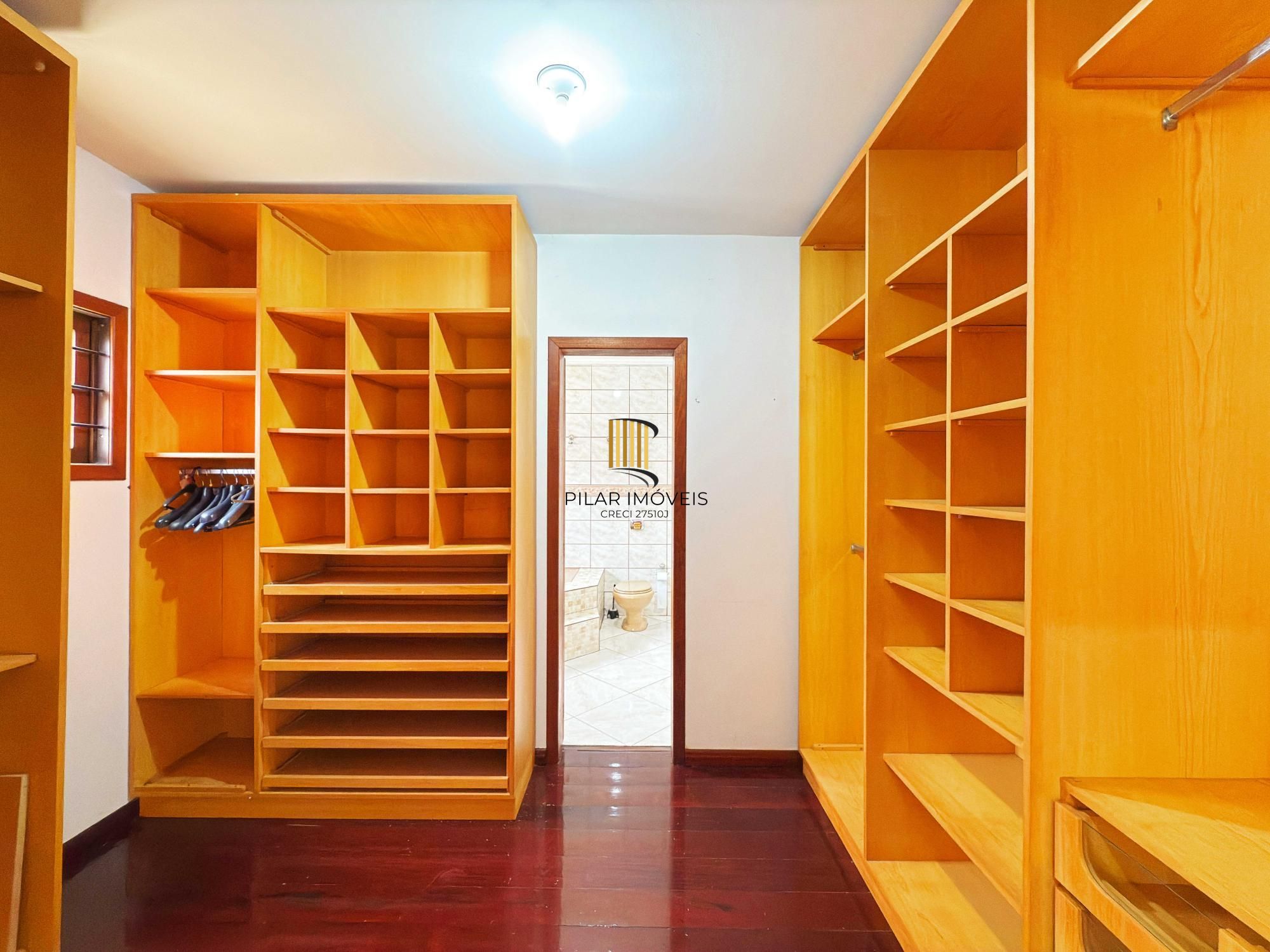 Casa 4 dormitórios no bairro Ipanema