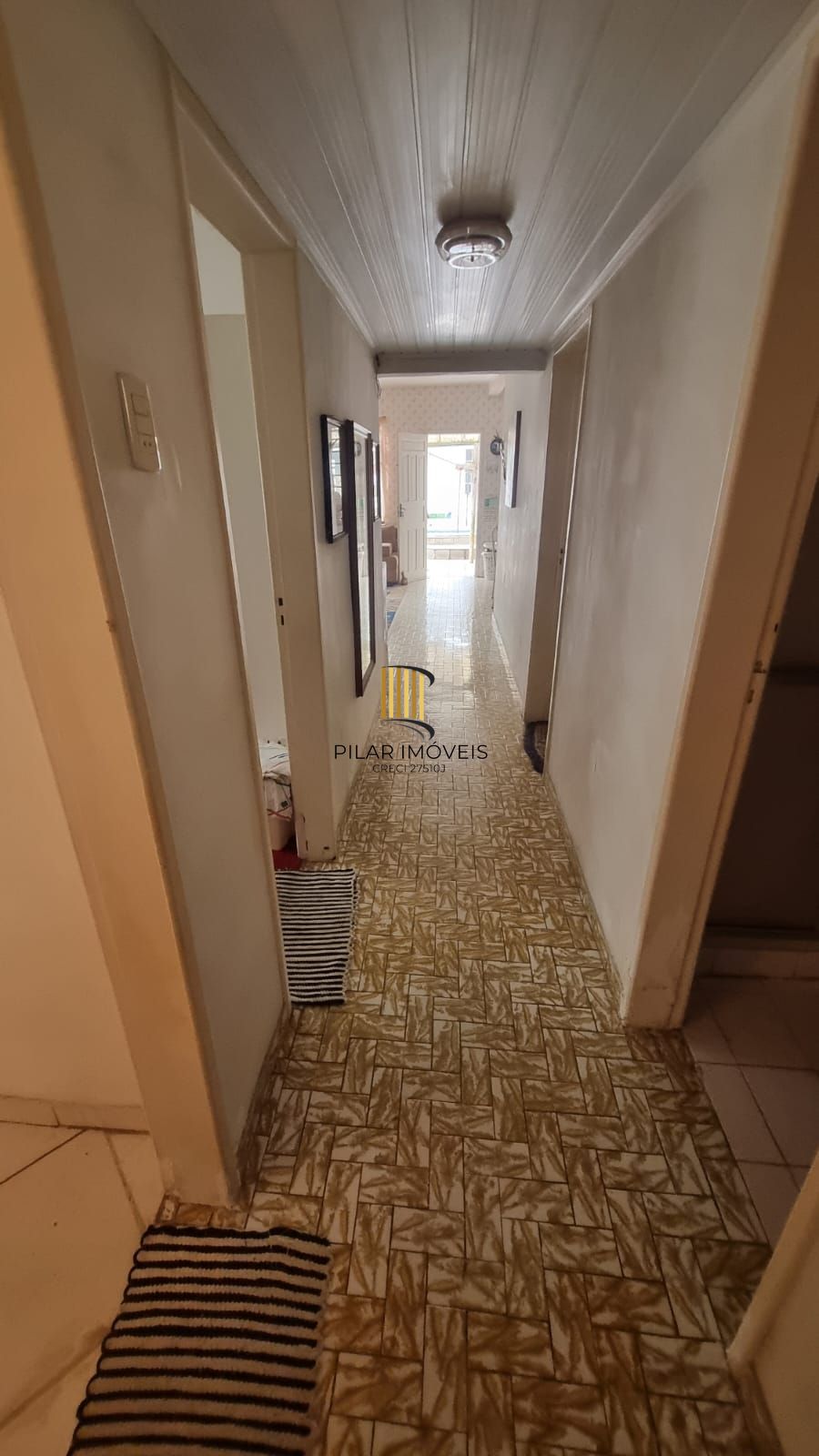 Linda residência com 3 dormitórios no Bairro Cavalhada.