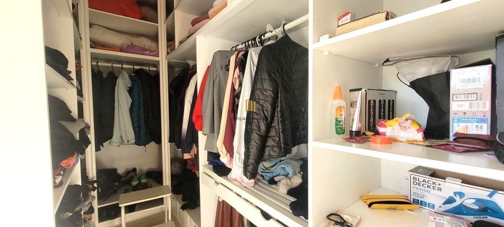 Excelente Casa de Esquina no Residencial Bahamas – Ipanema, com 351m² privativos, 4 dormitórios e duas vagas de garagem.