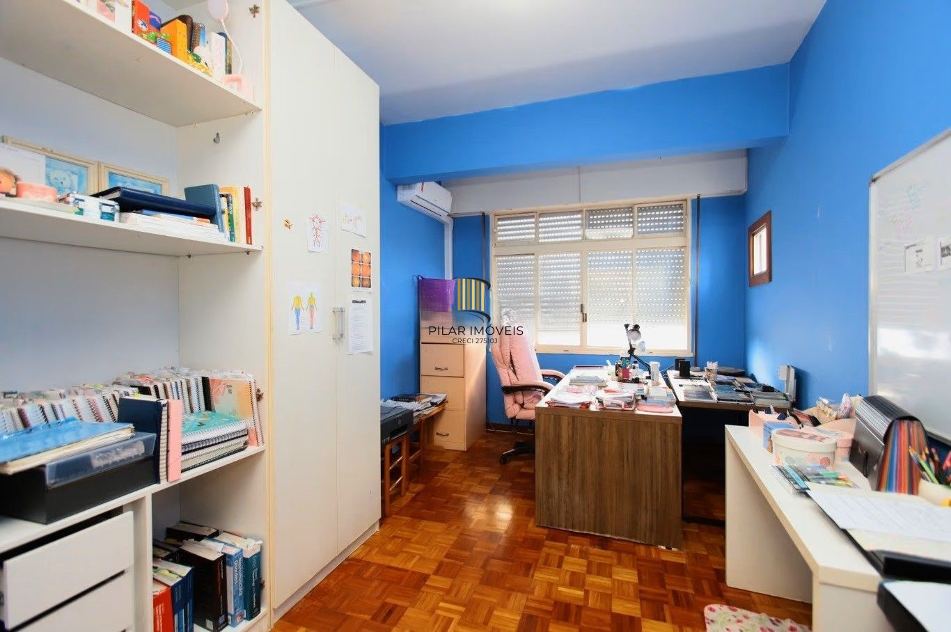 Amplo apartamento de 130m² privativos no Centro Histórico de Porto Alegre.
