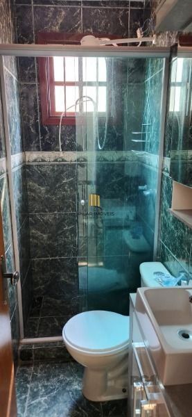 Sobrado em Porto Alegre, no bairro Vila Nova, com 3 dormitório(s), e 3 banheiros