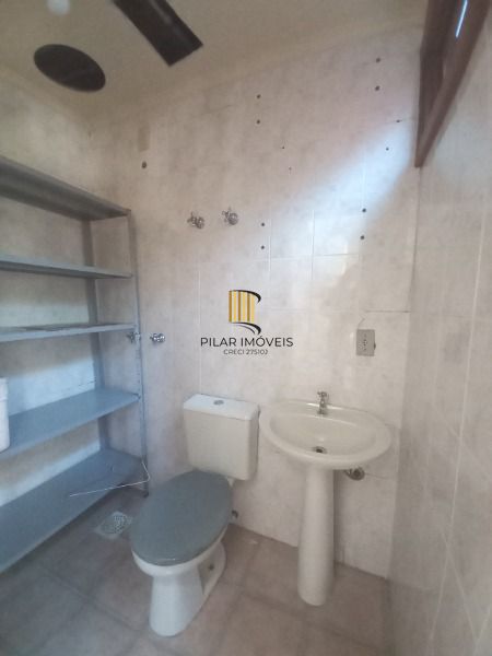 Casa em Porto Alegre, no bairro Ipanema, com 3 dormitório(s), e 3 banheiros, à v