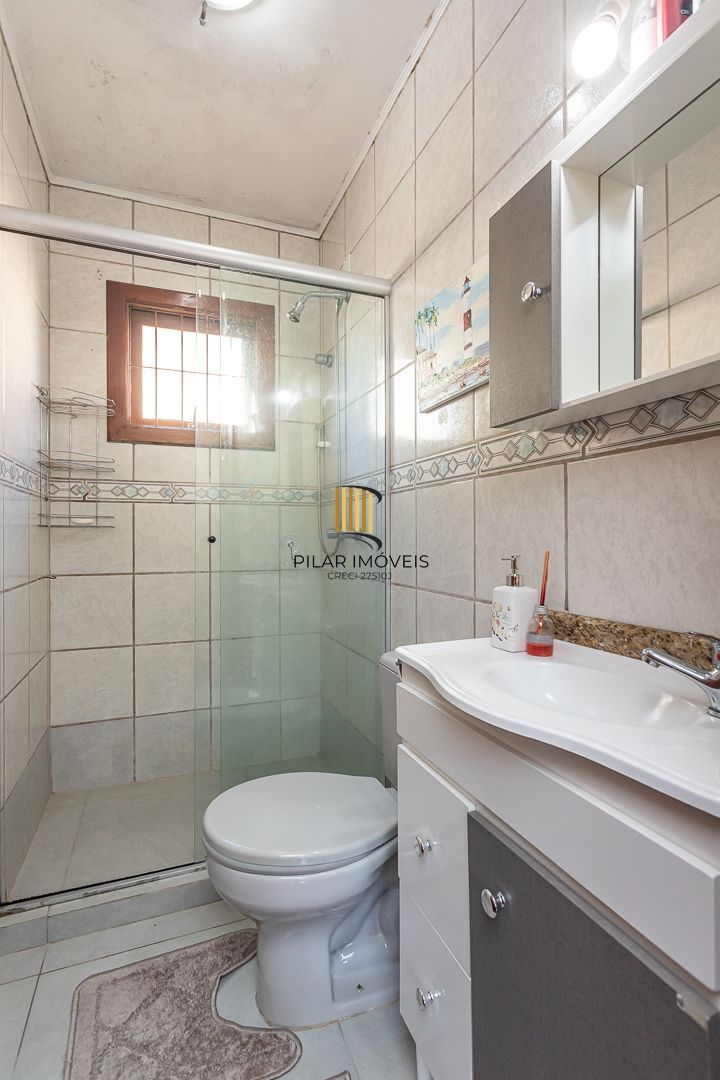 Casa em condomínio à venda com 97m², 2 dormitórios e 2 vagas, no bairro Tristeza em Porto Alegre.