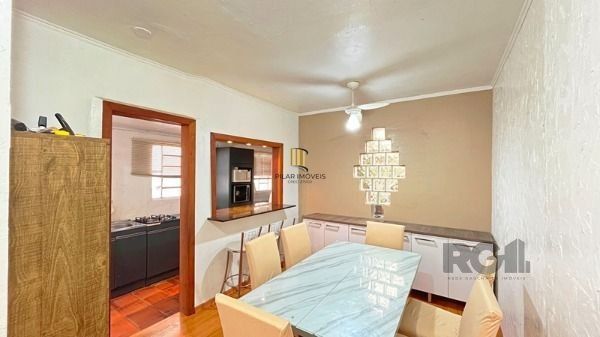 Casa em Porto Alegre, no bairro Cavalhada, com 4 dormitório(s), e 4 banheiros, à