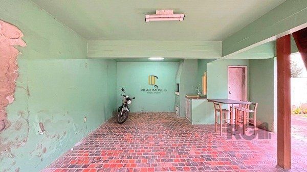 Casa em Porto Alegre, no bairro Ipanema, com 3 dormitório(s), e 3 banheiros