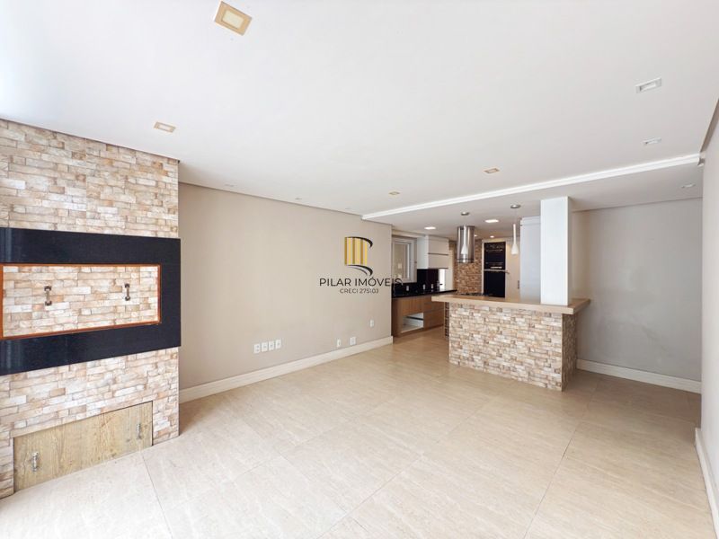 Linda Residência em Condomínio Fechado no Bairro Pedra Redonda.