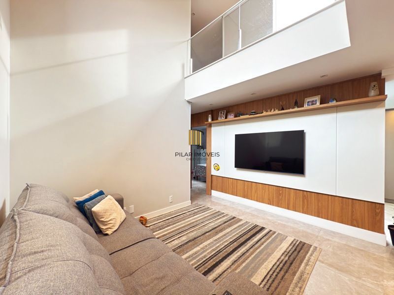 Casa contemporânea, 4 d, sendo 2 suítes, uma no térreo,206 m² , bairro tristeza