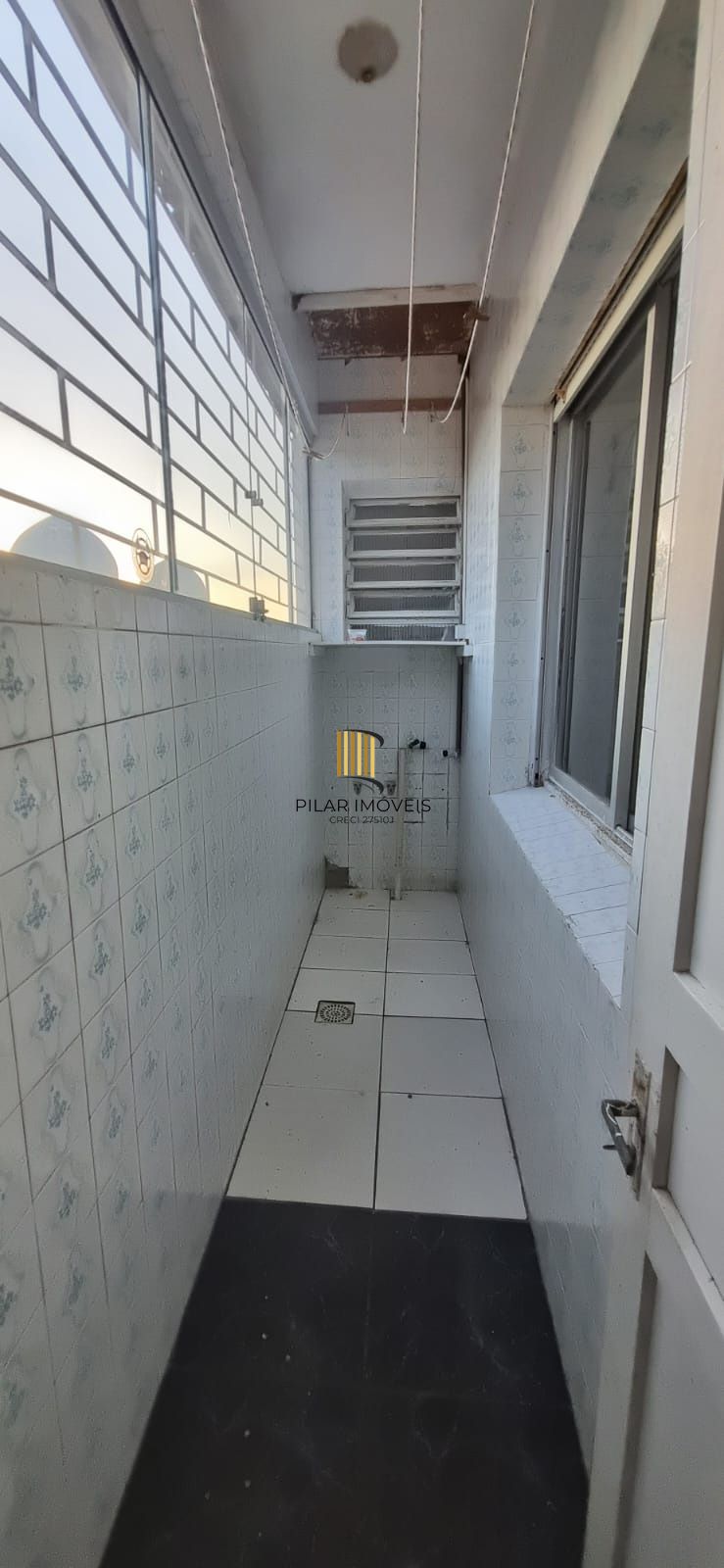 Ótimo terreno com casa em localização privilegiada no bairro.