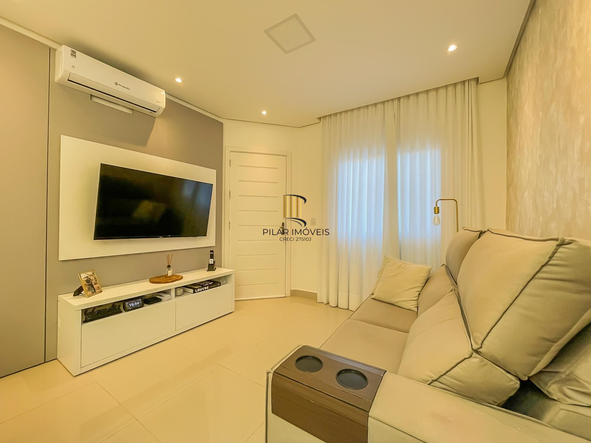 Excelente sobrado em condomínio na Tristeza