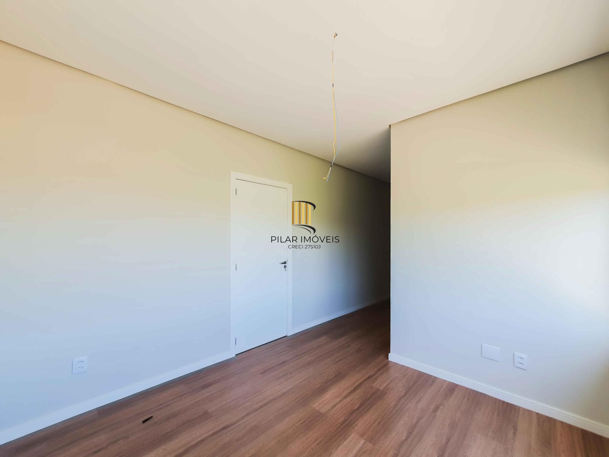 Condomínio Garden, bairro Hípica, 3 dormitórios, 1 suíte, pátio, infra de clube